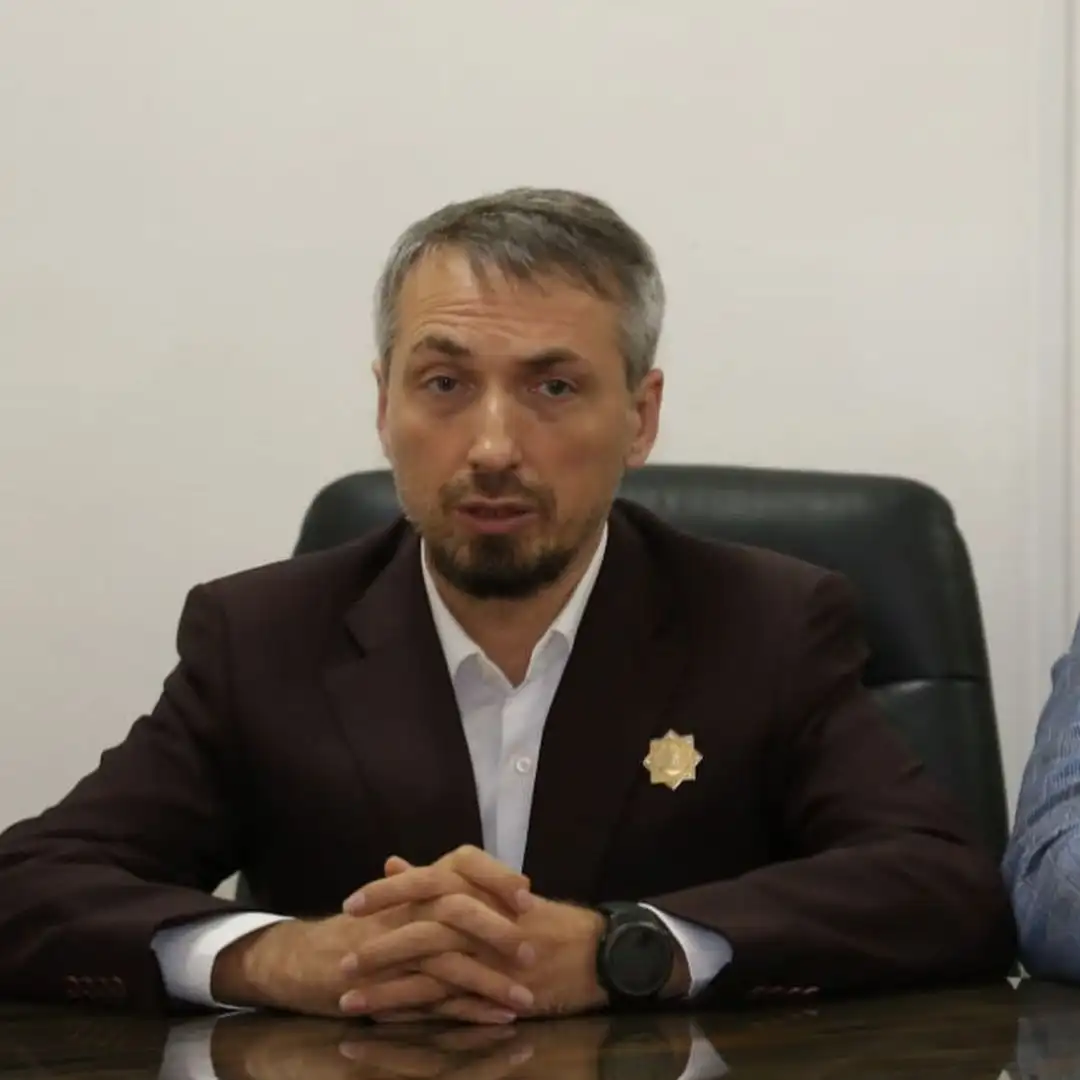 Министр здравоохранения Чеченской Республики Эльхан Сулейманов представил коллек