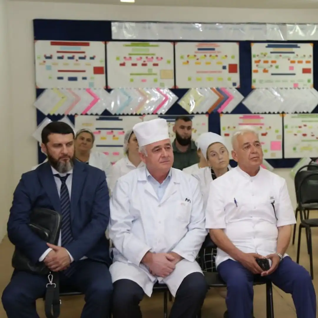 Министр здравоохранения Чеченской Республики Эльхан Сулейманов представил коллек