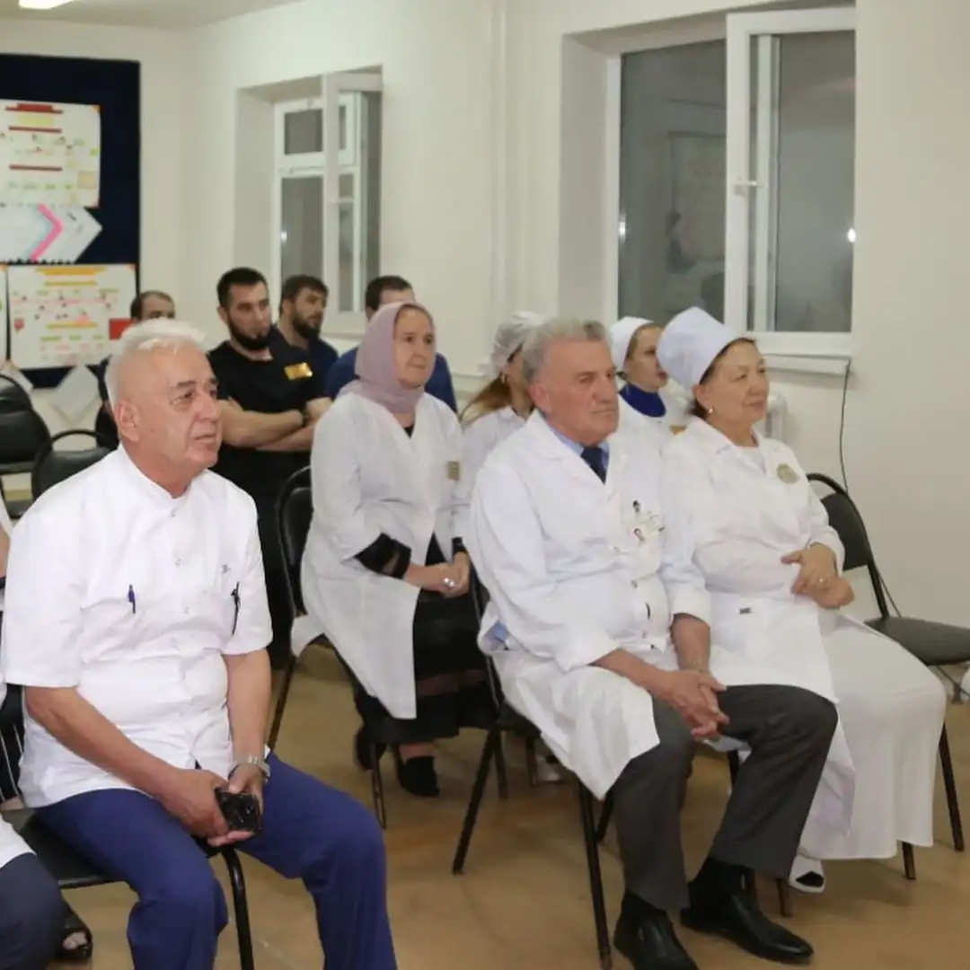 Министр здравоохранения Чеченской Республики Эльхан Сулейманов представил коллек