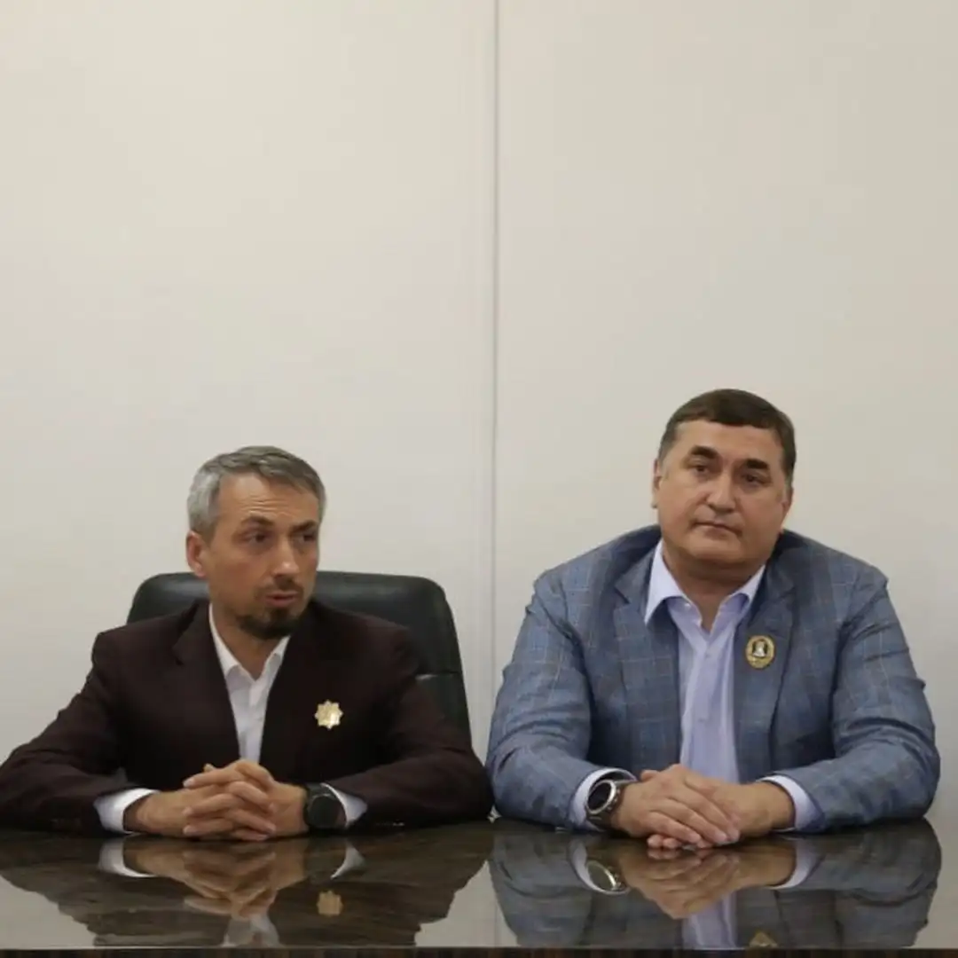Министр здравоохранения Чеченской Республики Эльхан Сулейманов представил коллек