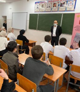 Координационный центр ЧГПУ провел образовательно-просветительскую встречу со школьниками с. Кень-Юрт»