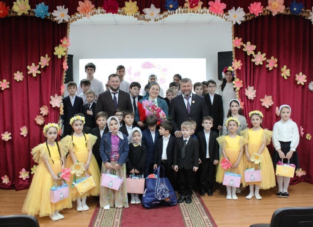 В ГБУ «Ахматовский С-РЦН» прошло праздничное мероприятие посвященное Международному женскому дню.