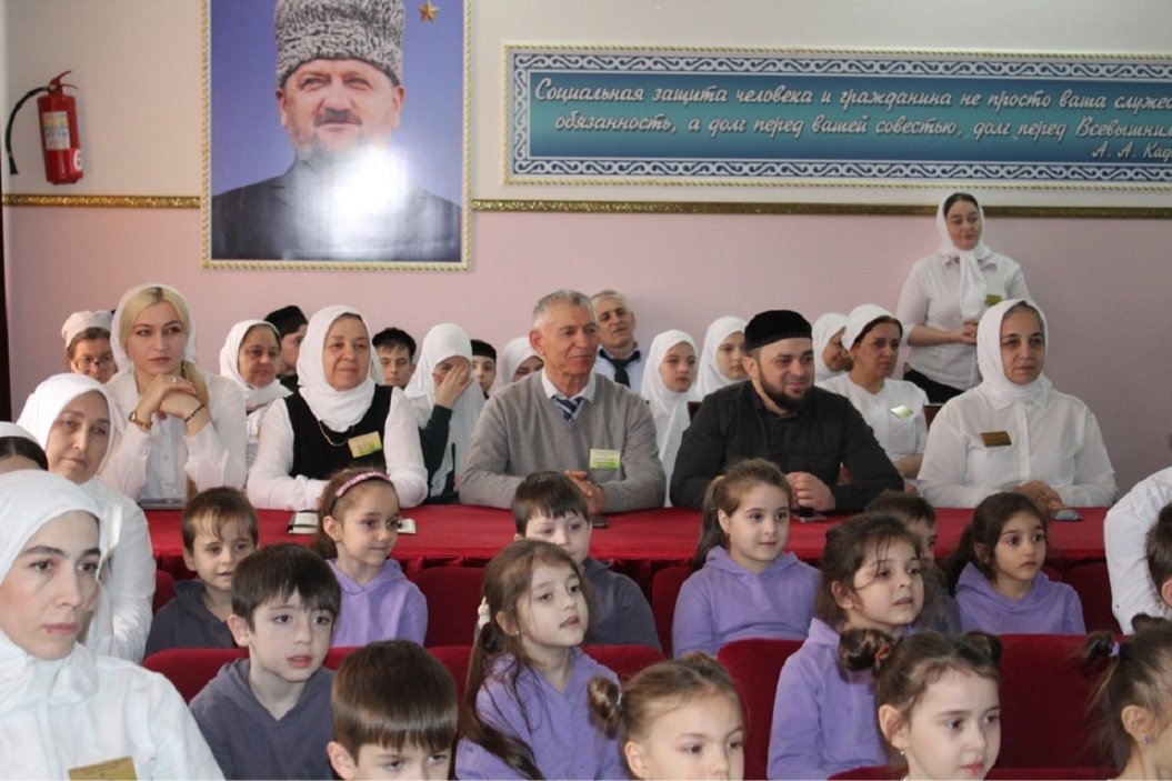 В ГБУ «Курчалоевский ЦСПСиД» прошёл утренник к Международному женскому дню – 8 Марта! «Здравствуй мамин праздник»