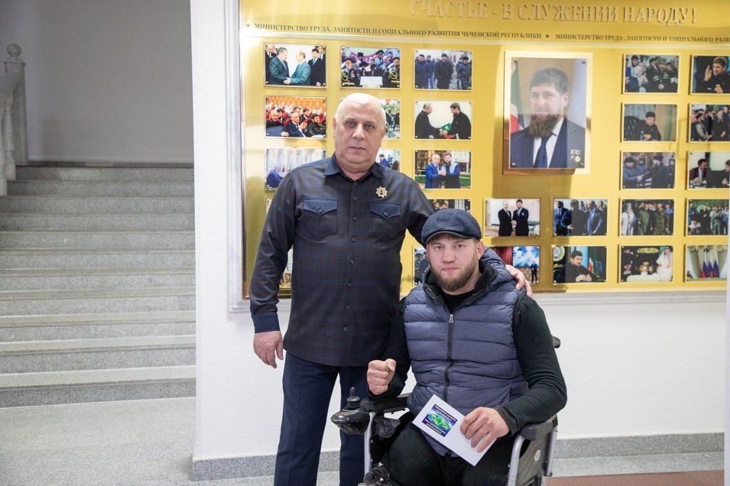 В преддверии 20-й годовщины со Дня принятия Конституции ЧР РОФ им. Первого Президента ЧР А. А. Кадырова провёл в Минтруда ЧР благотворительную акцию.