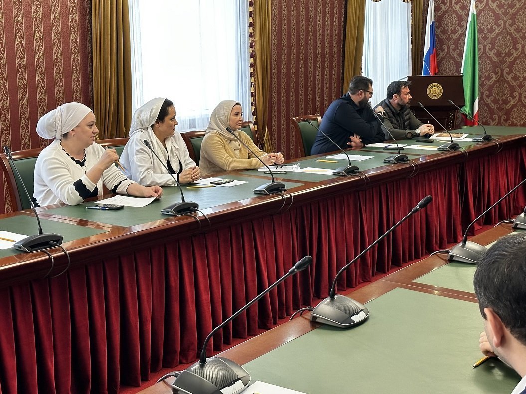 В Министерстве труда занятости и социального развития ЧР прошло расширенное совещание по вопросу оказания мер социальной поддержки участникам Специальной военной операции на Украине.
