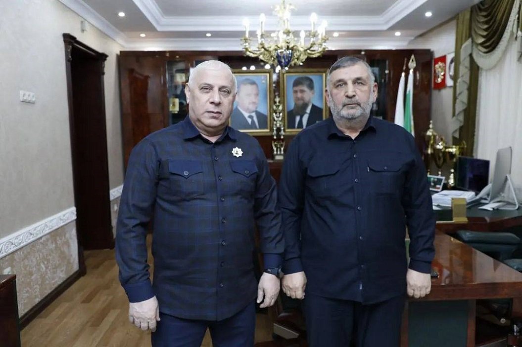 Министр труда, занятости и социального развития ЧР Усман Баширов провел встречу с руководителем РОО. “Совет ветеранов войны и труда ЧР” Майрбеком Исмаиловым