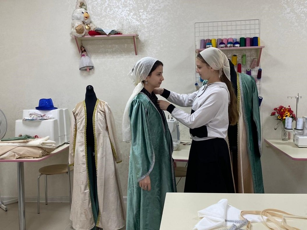 В Аргунском М-С-Р ЦДОВ прошло занятие по трудовому воспитанию воспитанниц на тему: “Знакомство с историей чеченского национального платья».