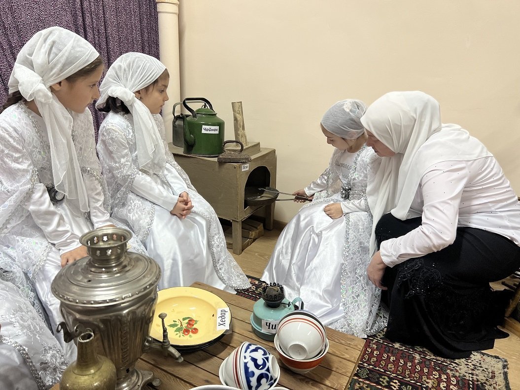 В ГБУ “Гудермесский ЦСПСиД” провели беседы, посвященные Дню чеченского языка