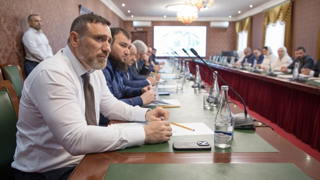 Министр Усман Баширов провёл рабочее совещание с заместителями, помощниками, директорами департаментов и начальниками отделов