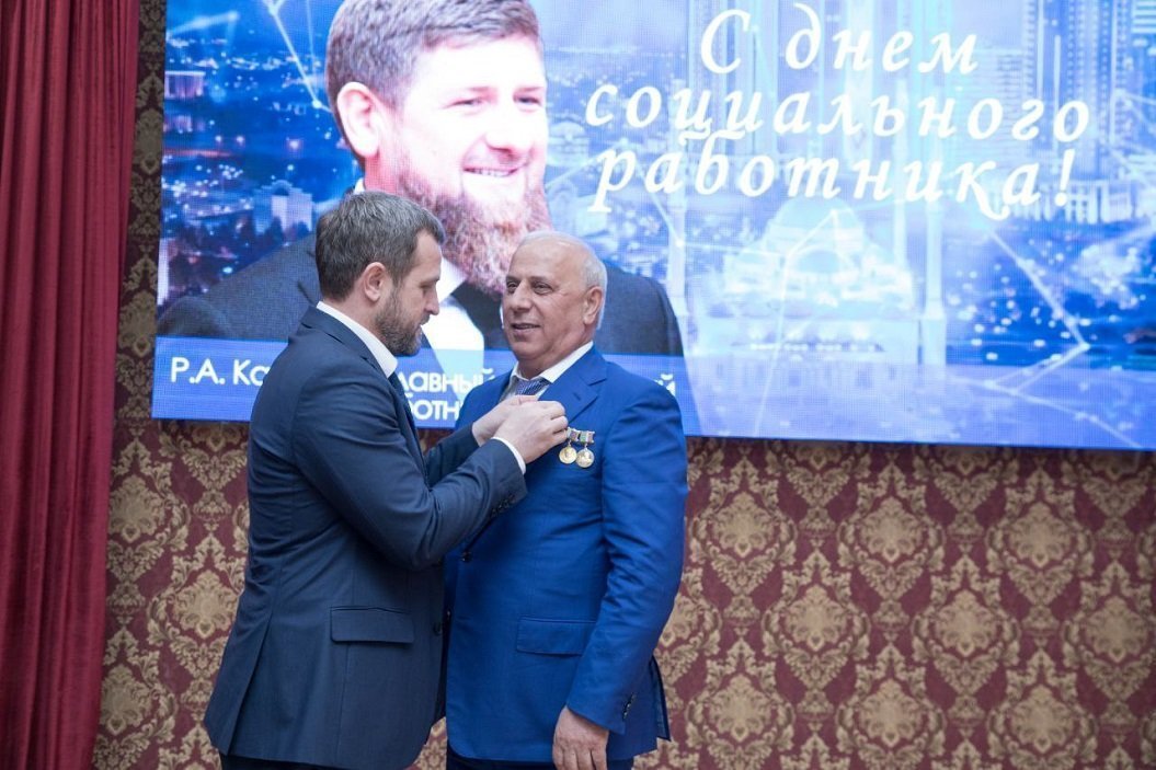 В МИНИСТЕРСТВЕ ТРУДА, ЗАНЯТОСТИ И СОЦИАЛЬНОГО РАЗВИТИЯ ЧР ПРОШЛО ТОРЖЕСТВЕННОЕ МЕРОПРИЯТИЕ К ДНЮ СОЦИАЛЬНОГО РАБОТНИКА