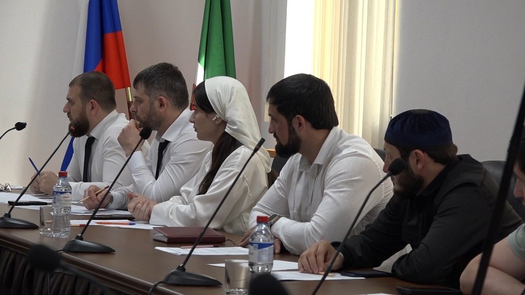 В конференц-зале Минтруда ЧР прошло совещание с ответственными лицами министерств и ведомств республики, задействованных в организации II этапа Всероссийской ярмарки трудоустройства «Работа России. Время возможностей».
