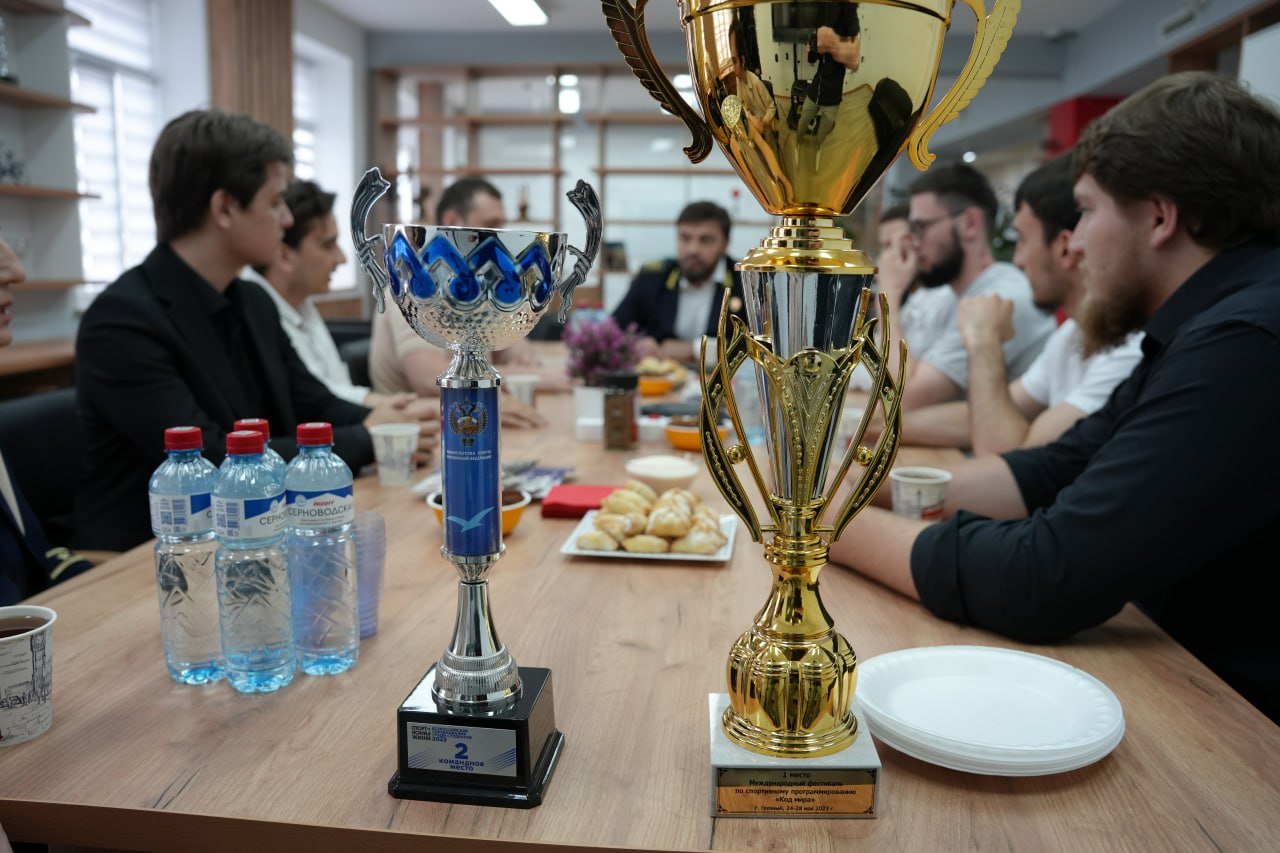 Ректорский прием: победители Международного чемпионата по спортивному программированию "Код мира" встретились с Магомедом Минцаевым