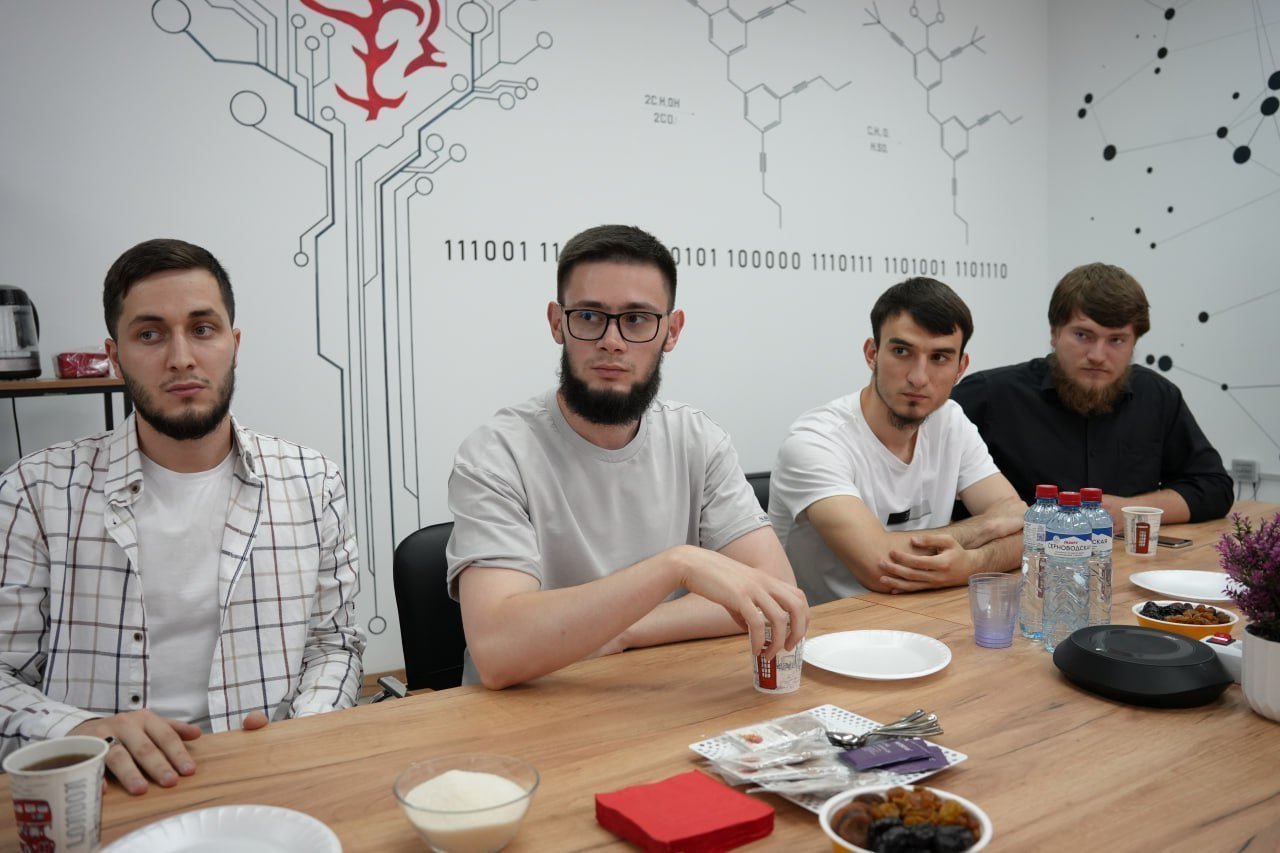 Ректорский прием: победители Международного чемпионата по спортивному программированию "Код мира" встретились с Магомедом Минцаевым