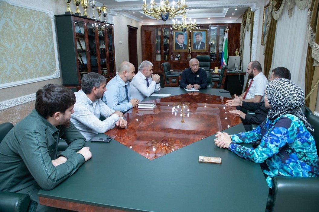 Министр Усман Баширов провел рабочее совещание о ходе летней детской оздоровительной программе в ЧР
