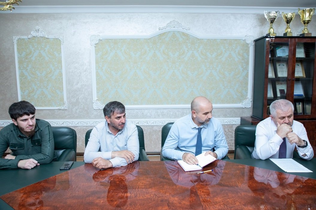 Министр Усман Баширов провел рабочее совещание о ходе летней детской оздоровительной программе в ЧР