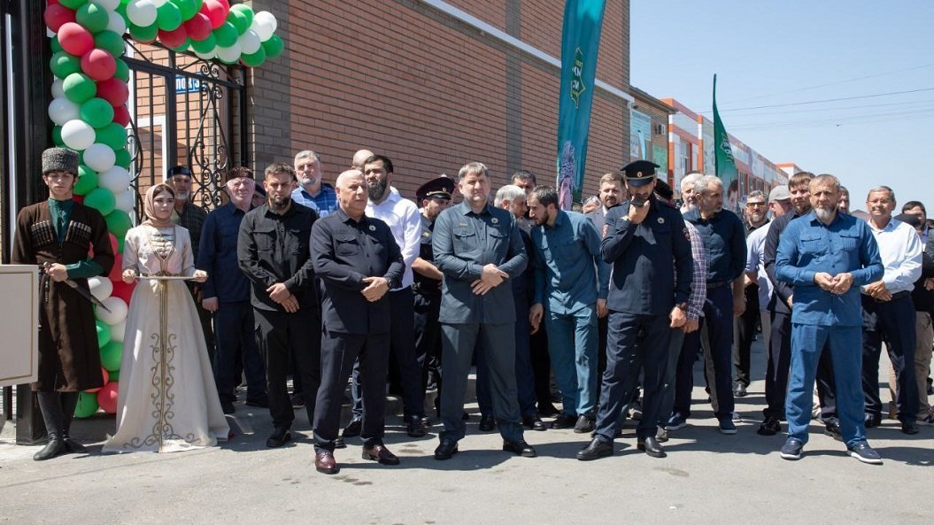 Министр Усман Баширов принял участие в церемонии открытия очередного крыла центрального рынка города Гудермес.