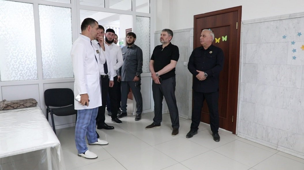 Заместитель министра труда и социальной защиты РФ Магомед Абдулхалимов, вместе с министром труда, занятости и социального развития ЧР Усманом Башировым совершили инспекционную поездку в Республиканский реабилитационный центр для детей и подростков с ограниченными возможностями» им. И.С. Тарамова