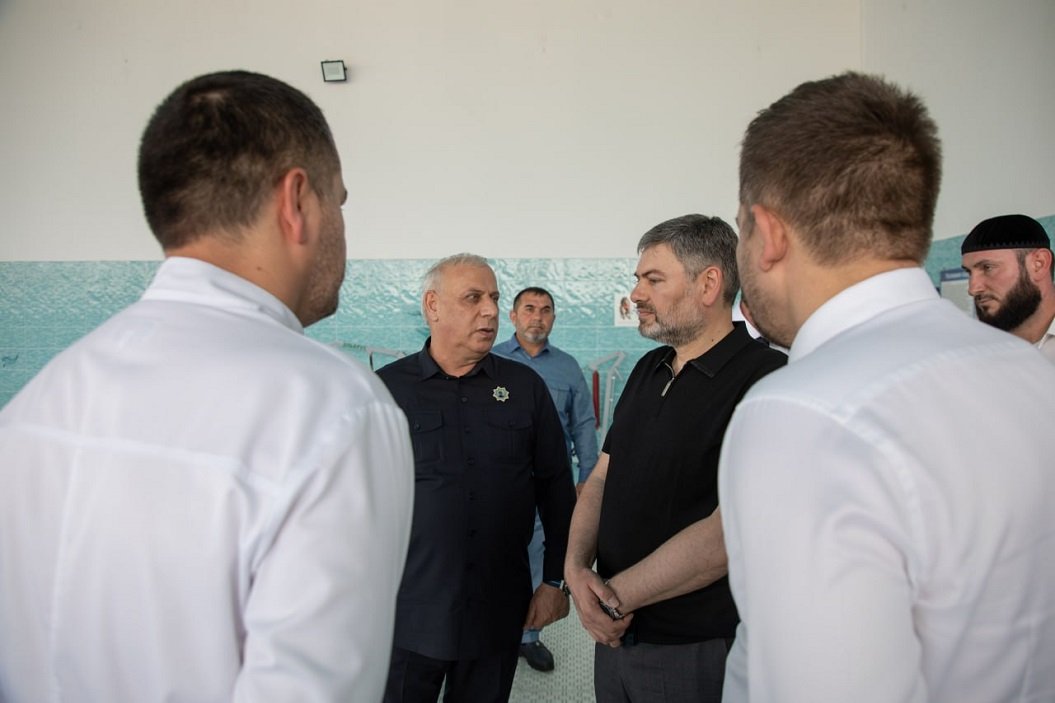Заместитель министра труда и социальной защиты РФ Магомед Абдулхалимов, вместе с министром труда, занятости и социального развития ЧР Усманом Башировым совершили инспекционную поездку в Республиканский реабилитационный центр для детей и подростков с ограниченными возможностями» им. И.С. Тарамова
