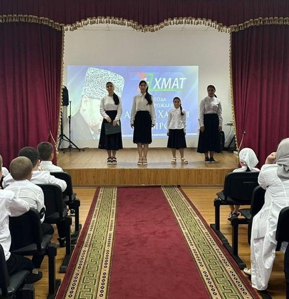 В ГБУ «Ахматовский С-РЦН» прошел конкурс стихов, посвященный 72-й годовщине со дня рождения А.А. Кадырова