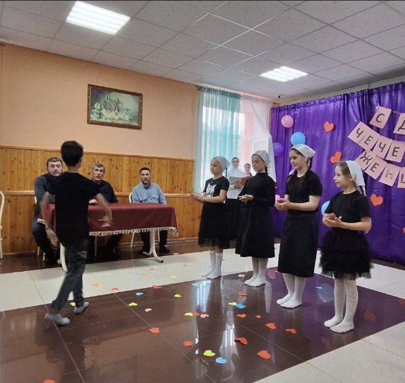 В ГБУ «Шатойский С-РЦН» шумно и весело отметили праздник наших матерей.