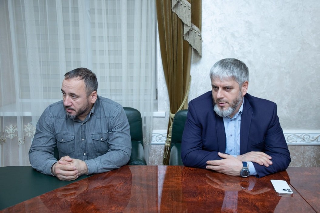 Министр Усман Баширов, в качестве президента Федерации кикбоксинга ЧР провёл совещание с вице-президентами Федерации