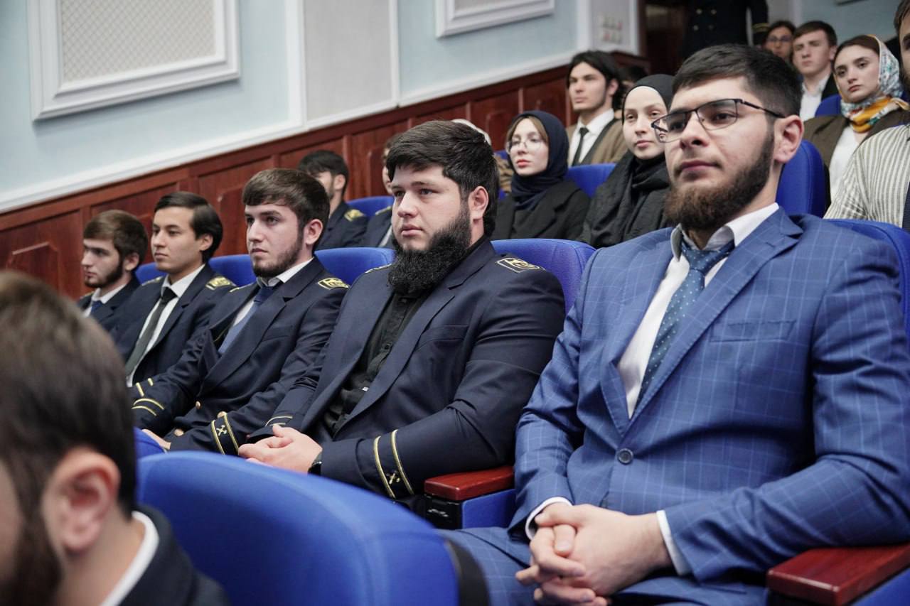 Руководитель Федерального дорожного агентства Роман Новиков рассказал студентам ГГНТУ о проектировании Крымского моста.