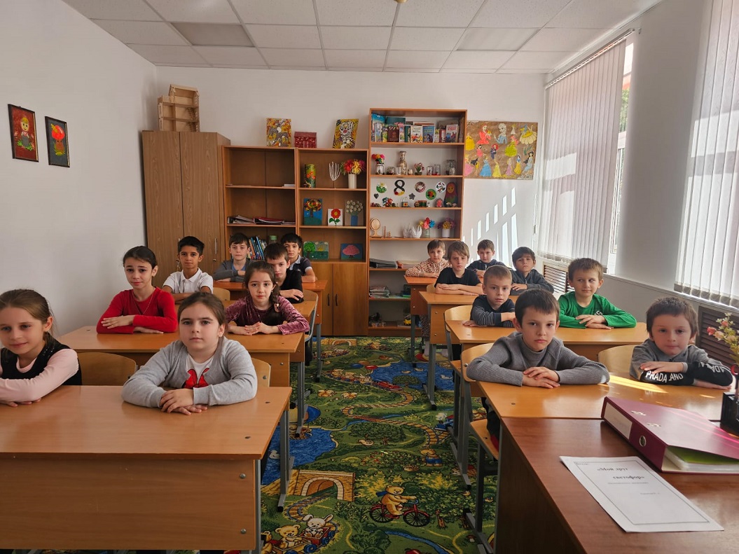 Социальные педагоги ГБУ «Шатойский С-РЦН» провели беседу на тему: “Мой друг – светофор!”