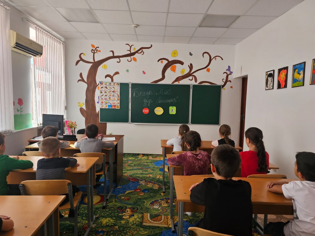 Социальные педагоги ГБУ «Шатойский С-РЦН» провели беседу на тему: “Мой друг – светофор!”
