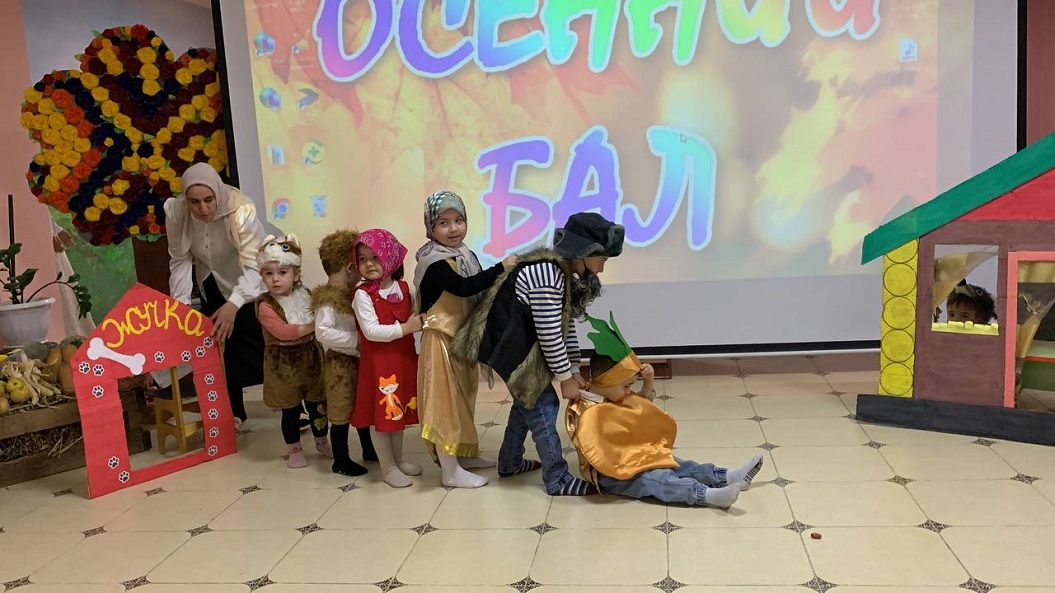 В ГБУ “ЦСРОН” ст. Шелковской прошел праздник “Осенний бал”.