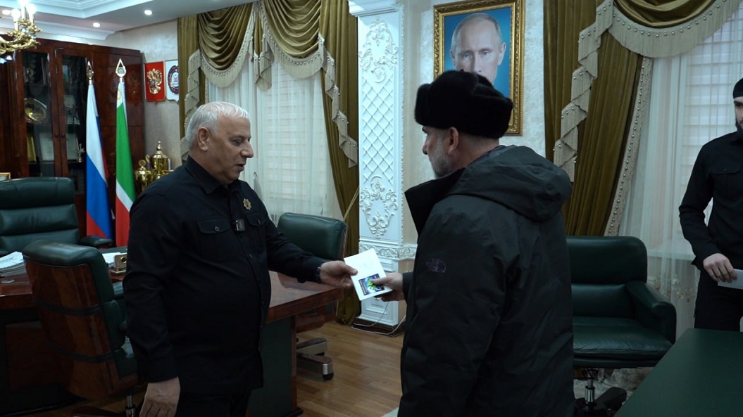 РОФ им. Первого Президента ЧР А. А. Кадырова оказал жителям региона очередную материальную помощь