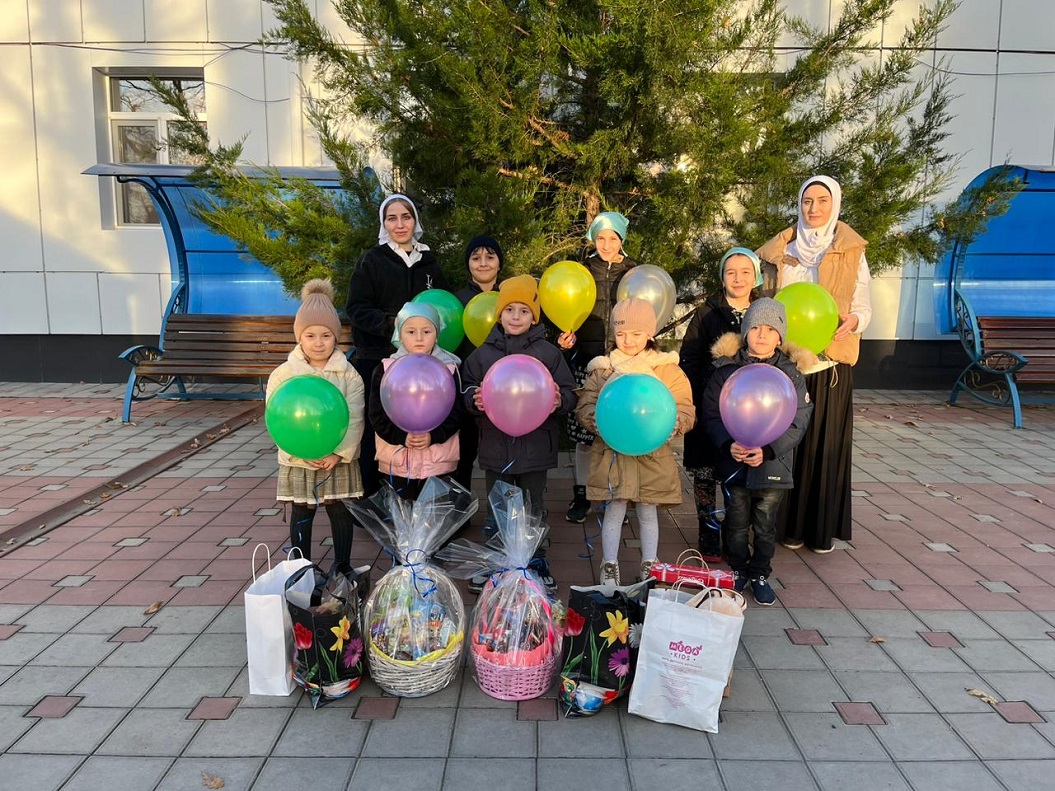 К Международному дню инвалидов в ГБУ “ЦСРОН ст. Шелковская” прошла акция “От сердца – к сердцу”