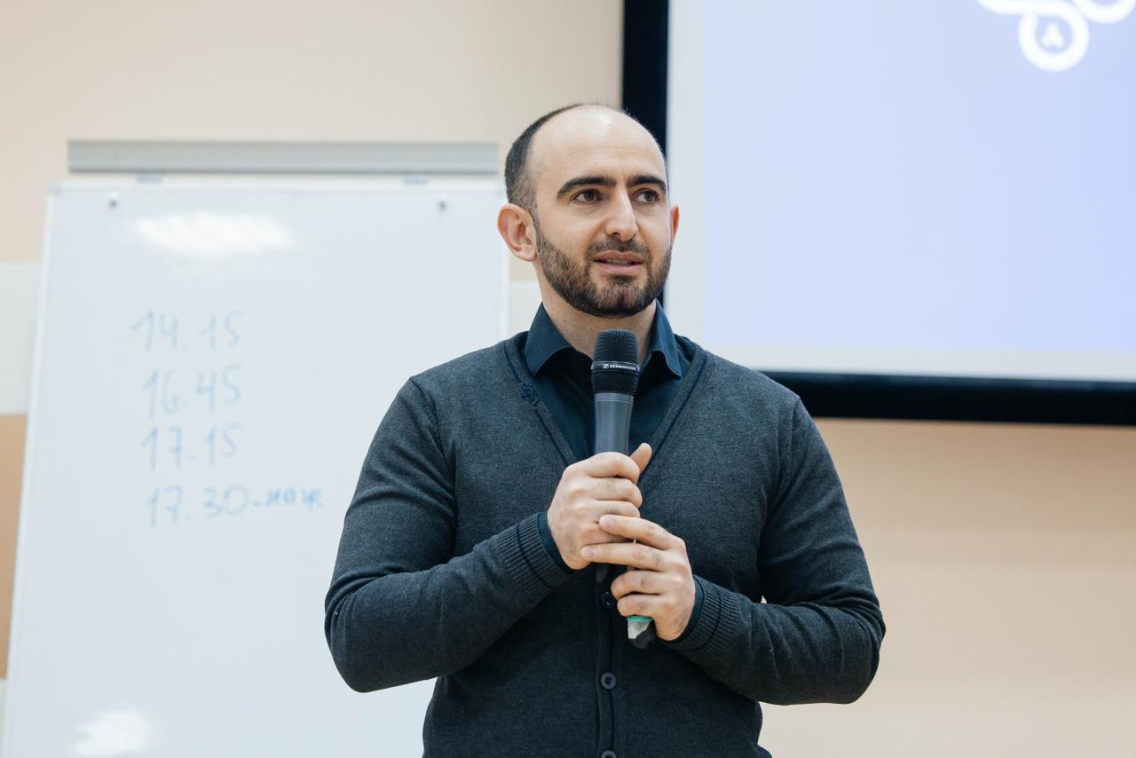 Директор НТЦ «Зелёная Энергетика» ГГНТУ Ислам Саламов выступил экспертом на Фестивале БАС в Томском политехническом университете.