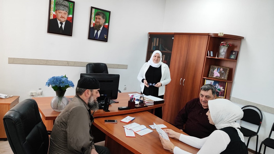 В ГБУ «КЦСОН» Висаитовского района, совместно с участковой избирательной комиссией провели информирование сотрудников по выборам президента России в марте 2024 года