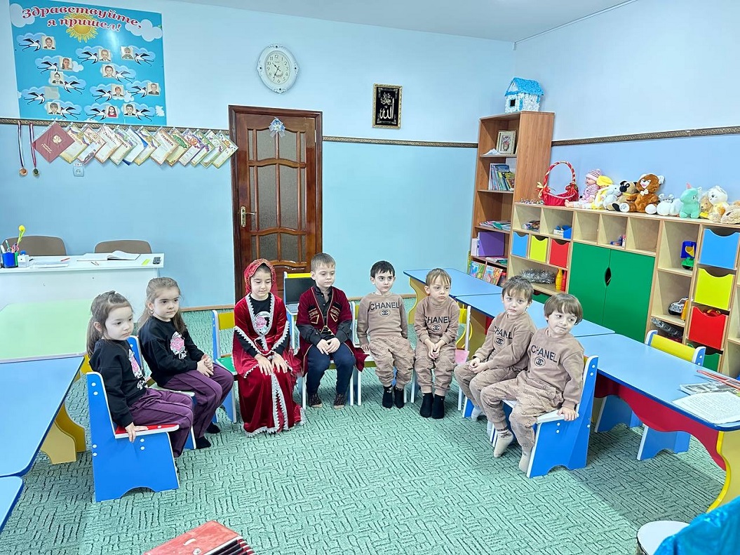 В «ГБУ “Курчалоевский ЦСПСиД» провели занятие по познании на тему: «Музей»
