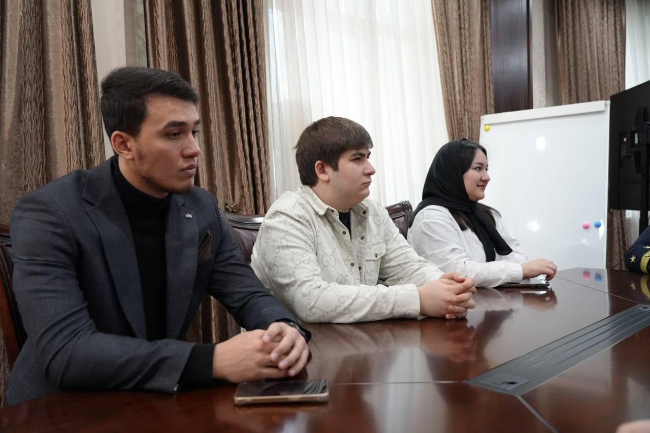Ректор ГГНТУ Магомед Минцаев встретился со студентами, которые примут участие во Всемирном фестивале молодежи в Сочи