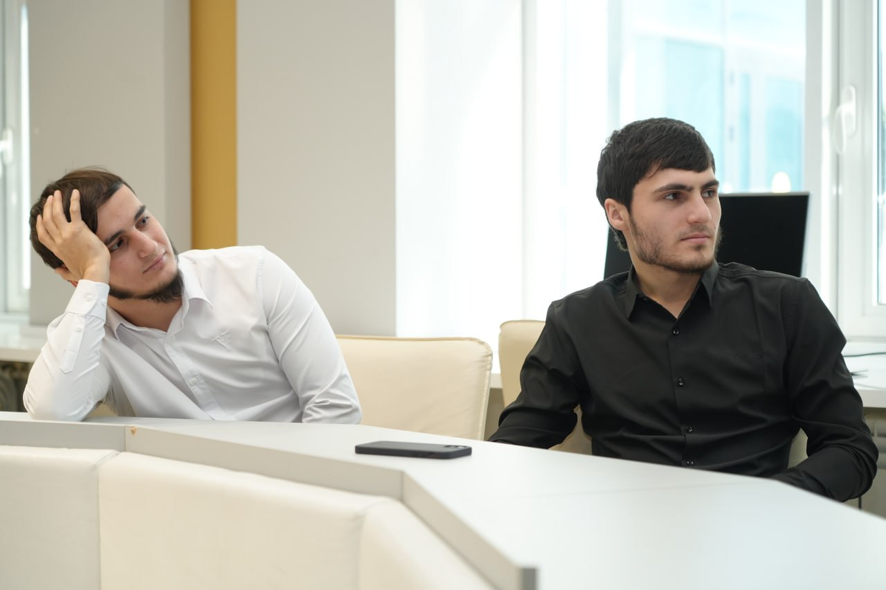 Студенты ФП "Профессионалитет" приняли участие в деловом завтраке