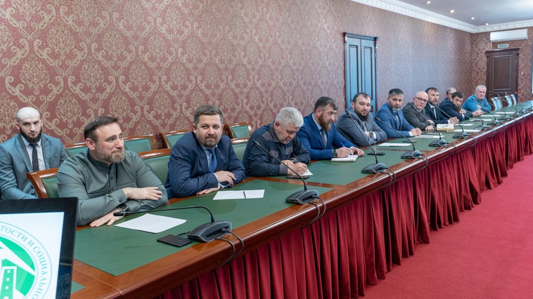 Министр Усман Баширов провел совещание с заместителями, помощниками, директорами департаментов и начальниками ОТиСР