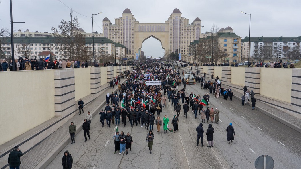 Многотысячный коллектив Минтруда ЧР принял участие в шествии, приуроченном к предстоящим выборам Президента РФ
