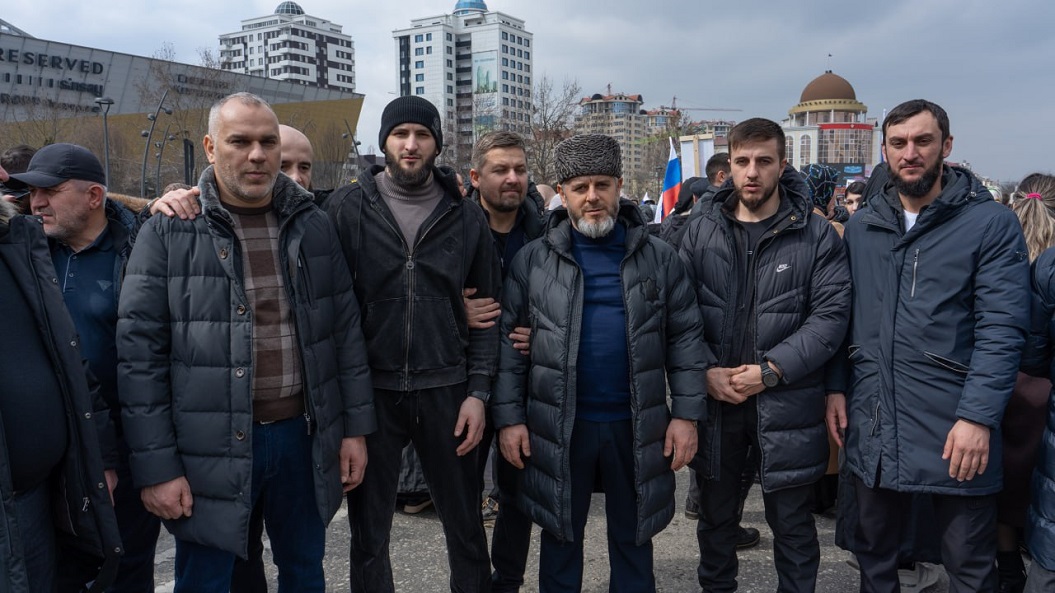 Многотысячный коллектив Минтруда ЧР принял участие в шествии, приуроченном к предстоящим выборам Президента РФ