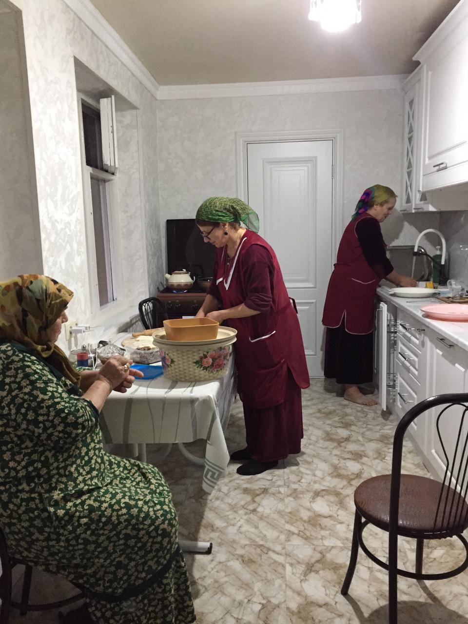ГБУ “КЦСОН” Шейх-Мансуровского района: Социальный работник – это друг, помощник и психолог.