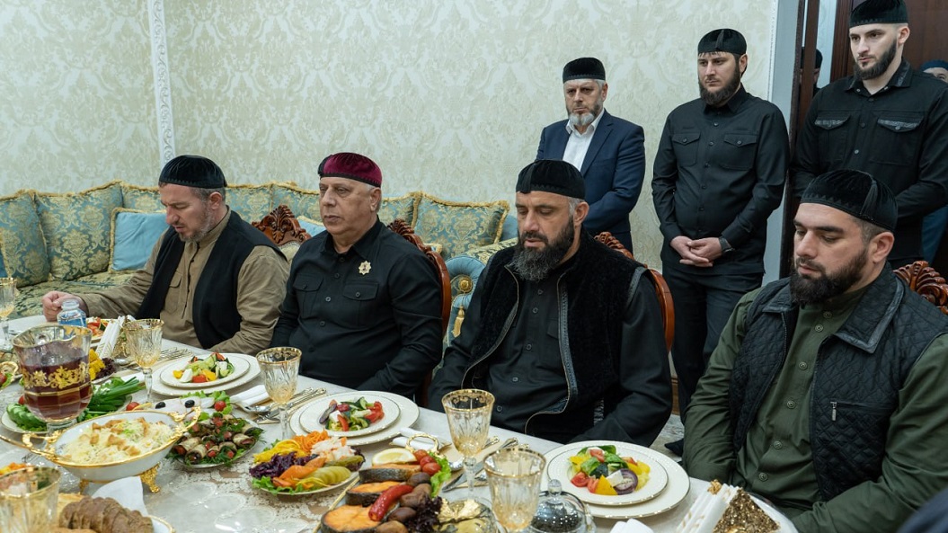 В преддверии Дня памяти и скорби в Минтруда ЧР почтили память Первого Президента ЧР, Героя России А.А. Кадырова