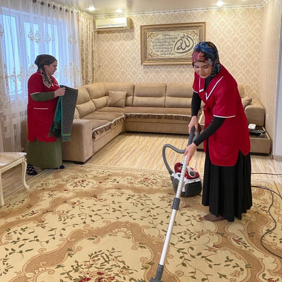 Работники ГБУ «КЦСОН» Шейх-Мансуровского района продолжают оказывать социально-бытовые услуги на дому гражданам пожилого возраста и инвалидам.