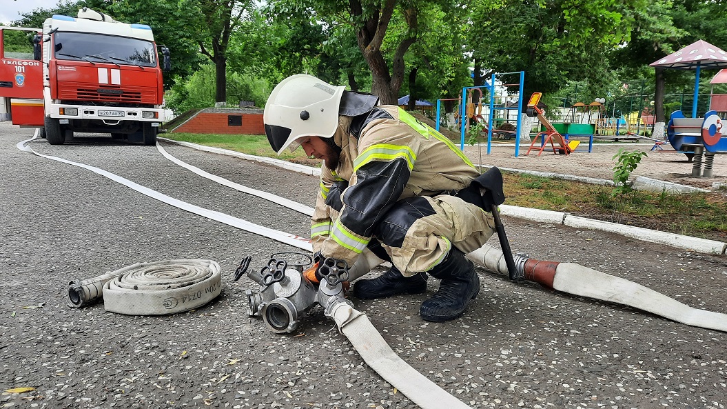 В ГБУ “ЦСРОН” ст.Шелковской прошла пожарная тренировка.