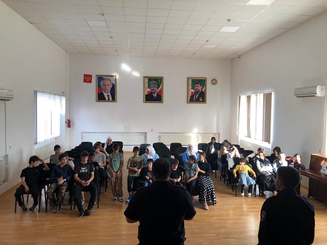 В ГБУ «Гвардейский С-РЦН» была проведена встреча с представителями ПДН Надтеречного района.