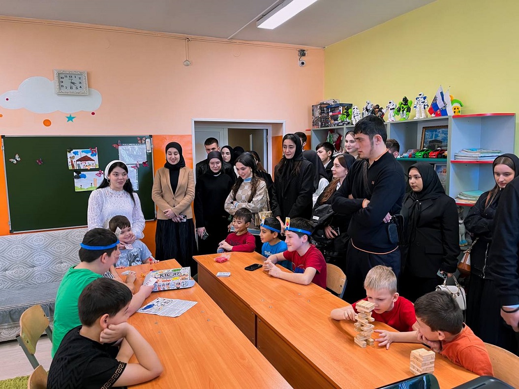 Директор ГБУ «Ахматовский С-РЦН» провел обучающую экскурсию для студентов  Грозненского государственного колледжа информационных технологий.