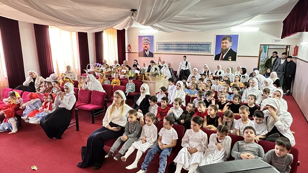 В ГБУ «Курчалоевский ЦСПСиД» состоялся праздничный утренник, посвящённый осени: «Разноцветная осень»