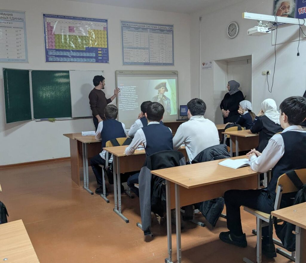 ЧГПУ продолжает занятия в школах республики