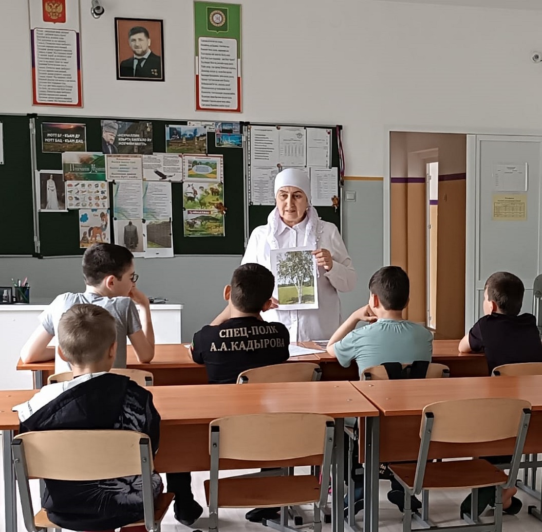 В средней группе воспитанников ГБУ “Ахматовский С-РЦН” провели беседу: “Бекалахь, Ненан Мотт”.