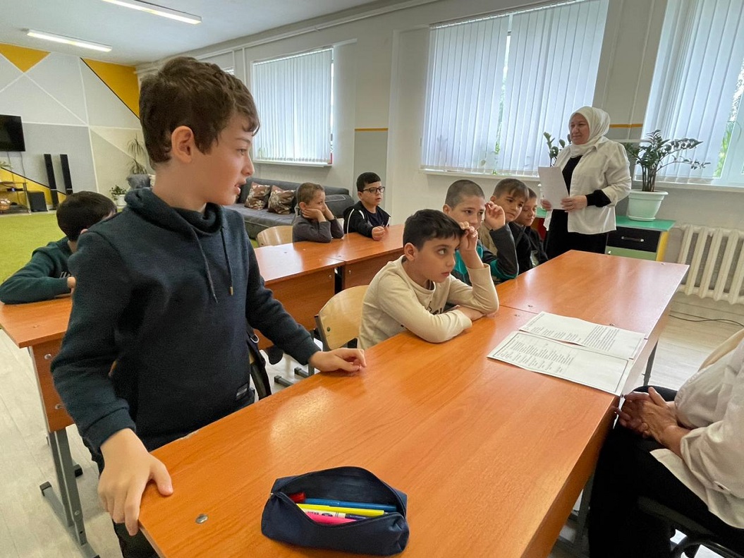 В ГБУ “Ахматовский С-РЦН” провели воспитательский час на тему: “Чеченцы-Герои Великой Отечественной войны”.