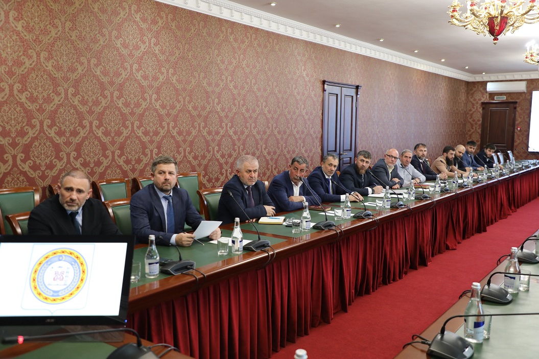 Вице-премьер Правительства ЧР – министр труда, занятости и социального развития ЧР Усман Баширов провел рабочее совещание с аппаратом управления ведомства.